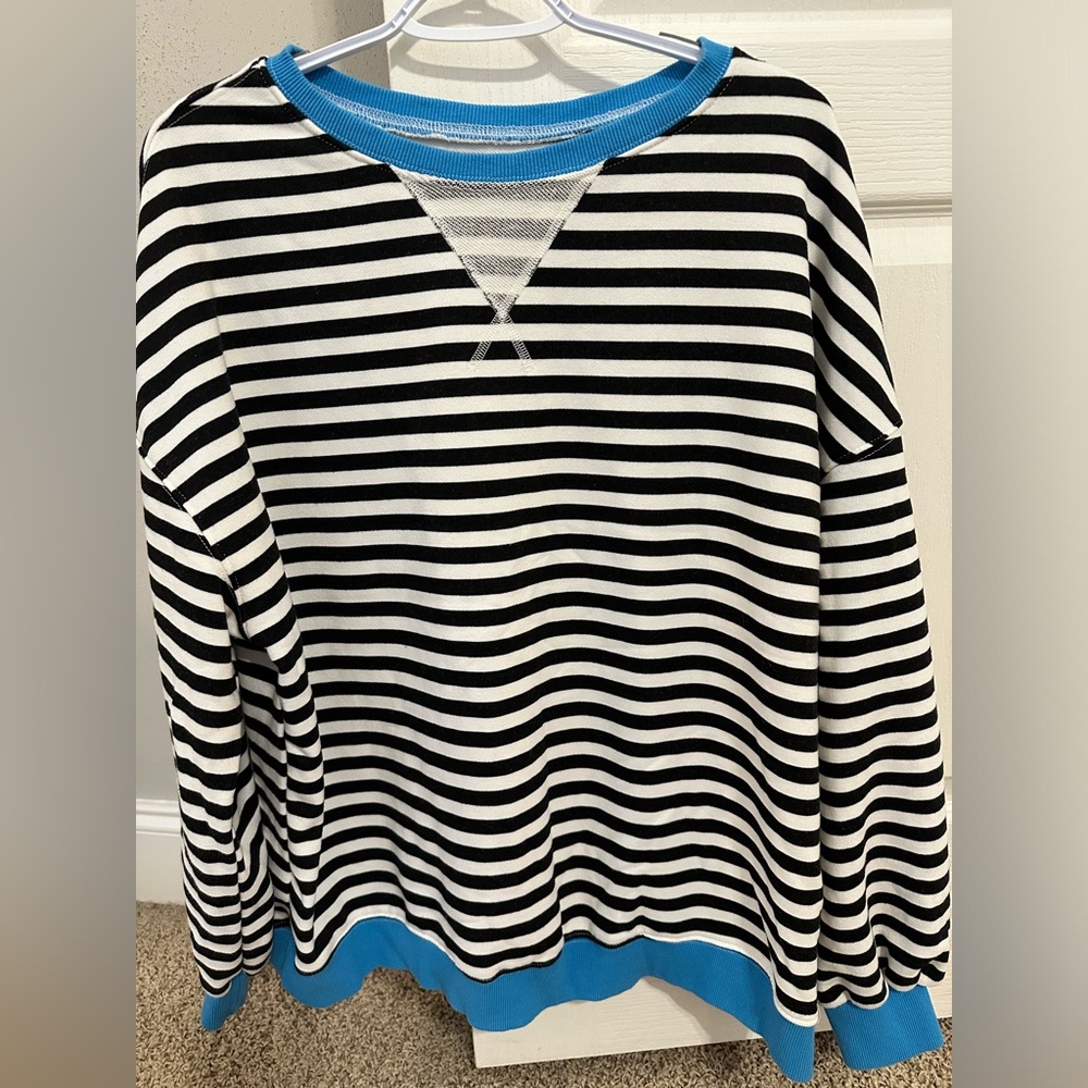 Trendy oversized crew neck sweatshirt